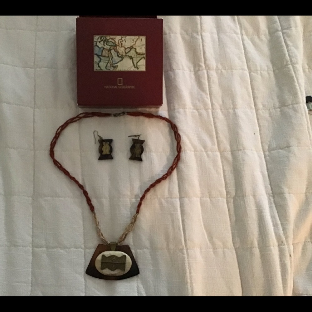 Necklace earring set.